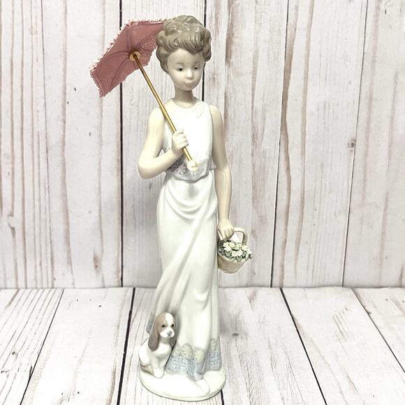Vintage LLADRO #7617 Porcelain Figurine Garden Classic Woman & Umbrella **Broken - Picture 1 of 13